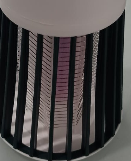 Rejilla interna y luz UV de Zapper Pro